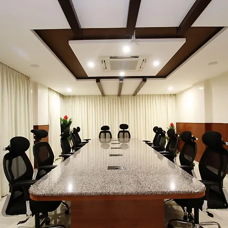 Oyo 4600 Ut Elegance Hotel